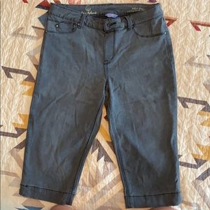 Capri pants